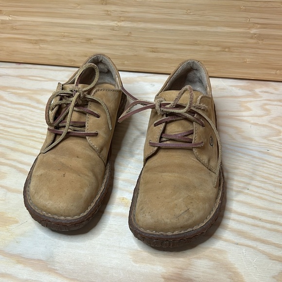 Women's Born Leather Lace-Up Shoes - Casual Everyday Style | Preloved size 7 - Picture 2 of 9